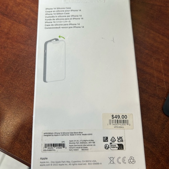 iPhone 14 Silicon MagSafe case - Picture 3 of 3